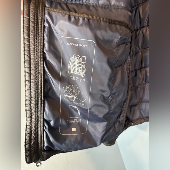 Tommy Hilfiger Men's Packable Quilted Puffer Jacket in Black - Picture 14 of 17